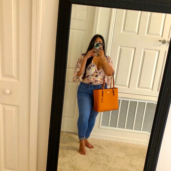 Meet your Posher, Janet - Picture 1 of 1